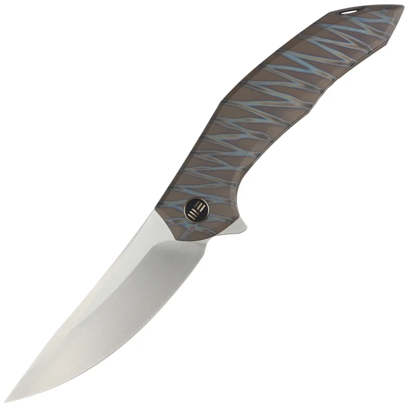Nóż składany WE Knife Merata LE No 150/200 Tiger Stripe Titanium, Hand Rubbed Satin CPM 20CV by Anton Tkachenko (WE22008A-3) Wyjątkowa oferta